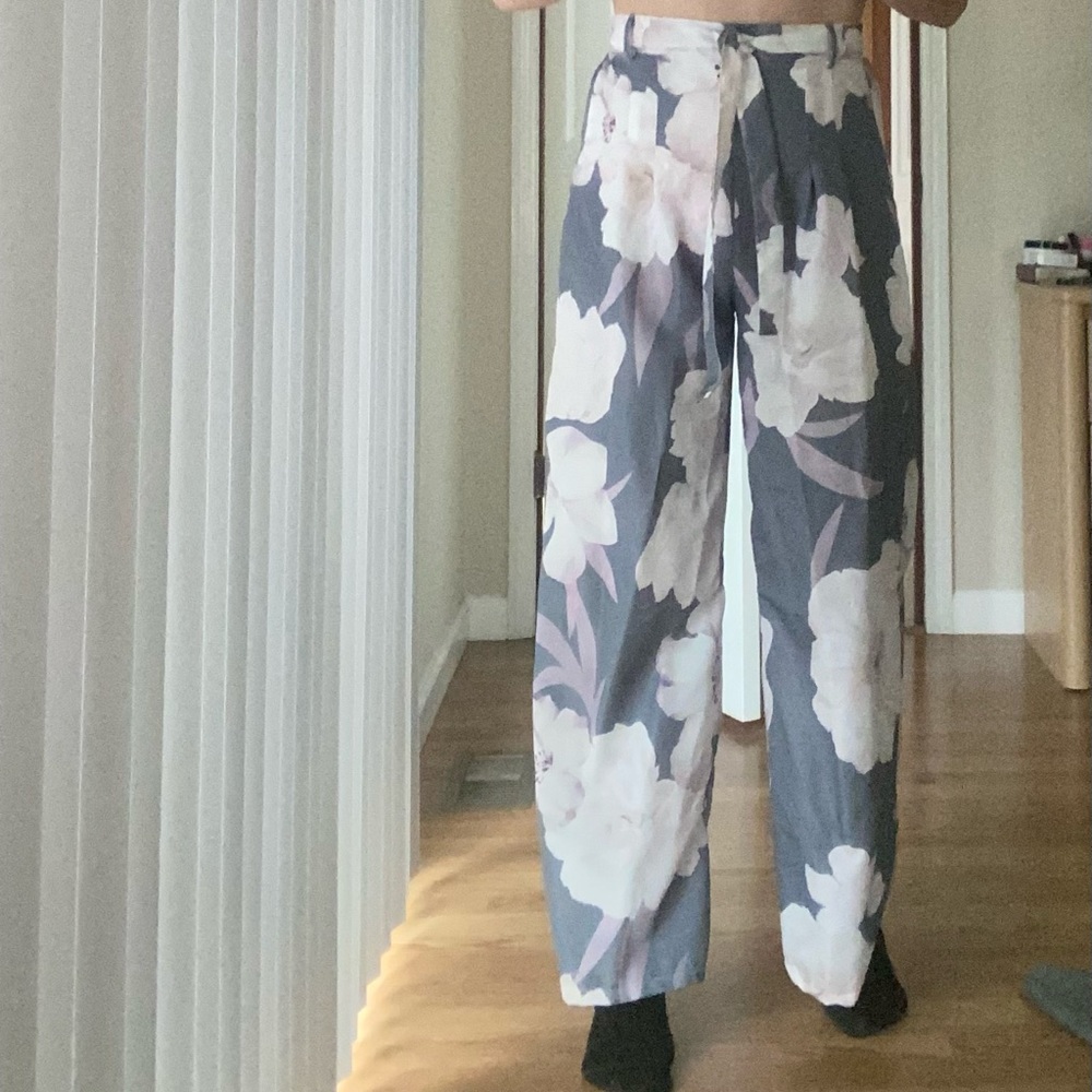 Wide legs pastel pants